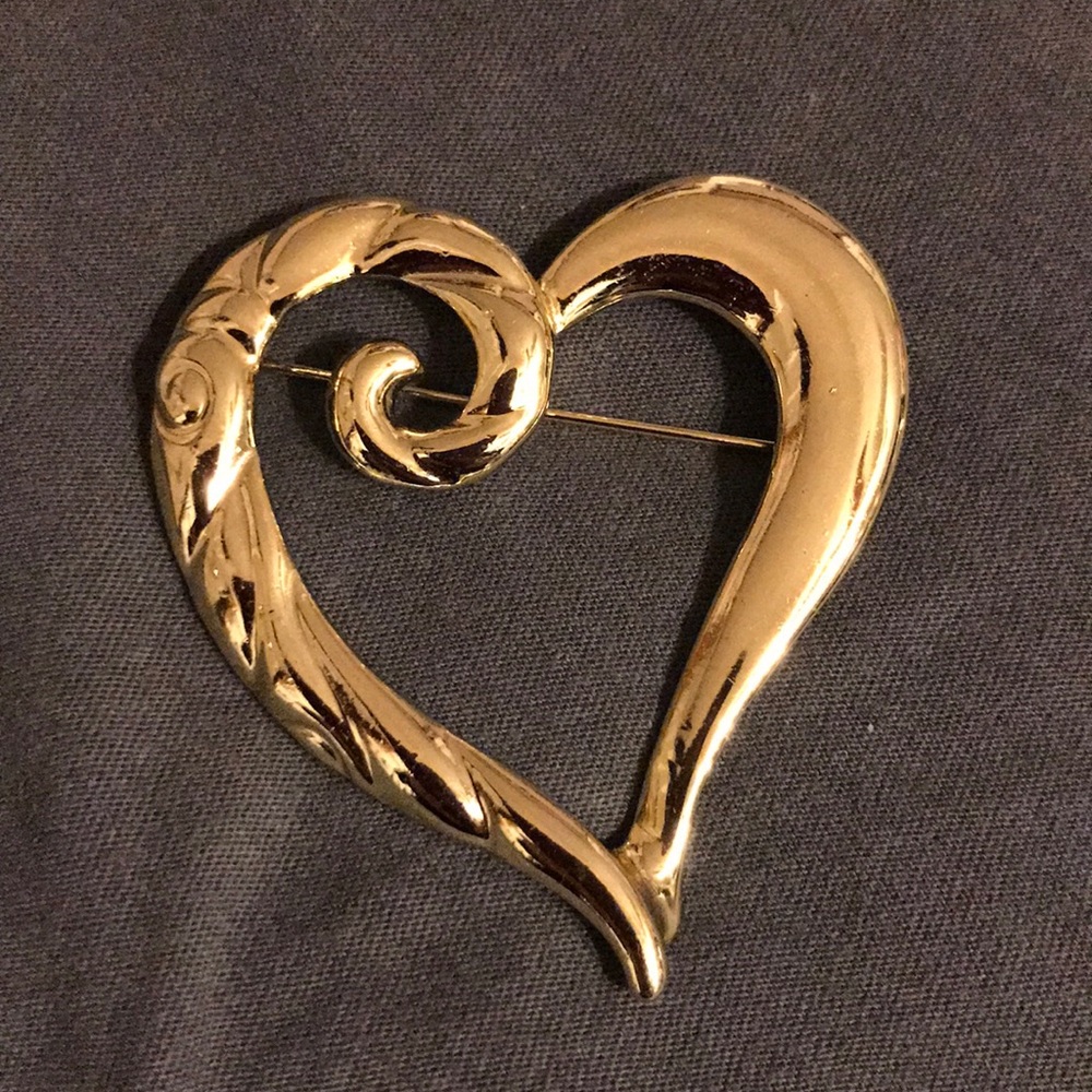 Golden Heart Brooch.  NWOT